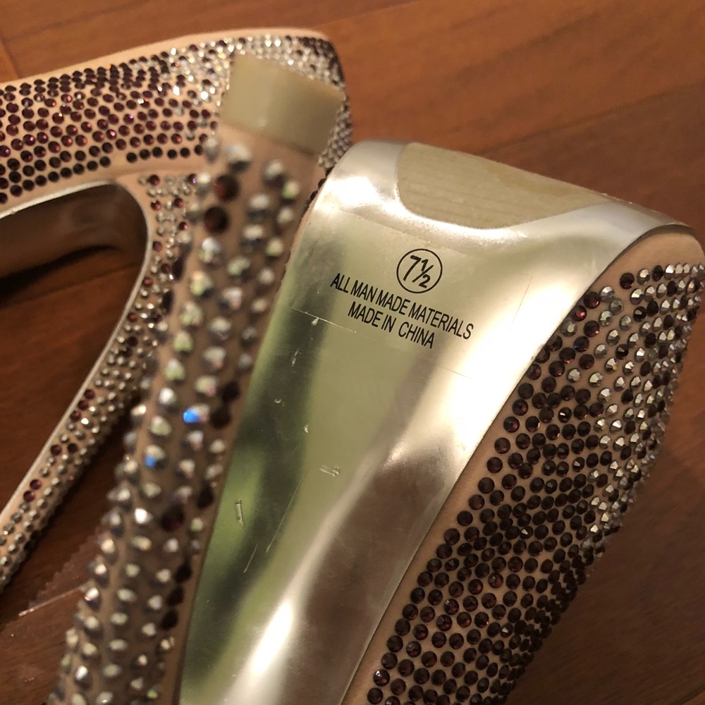 Heels - Picture 3 of 3